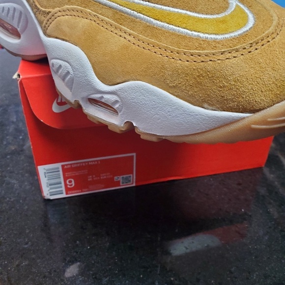 SZ 9 Nike Air Griffey Max 1 in the \